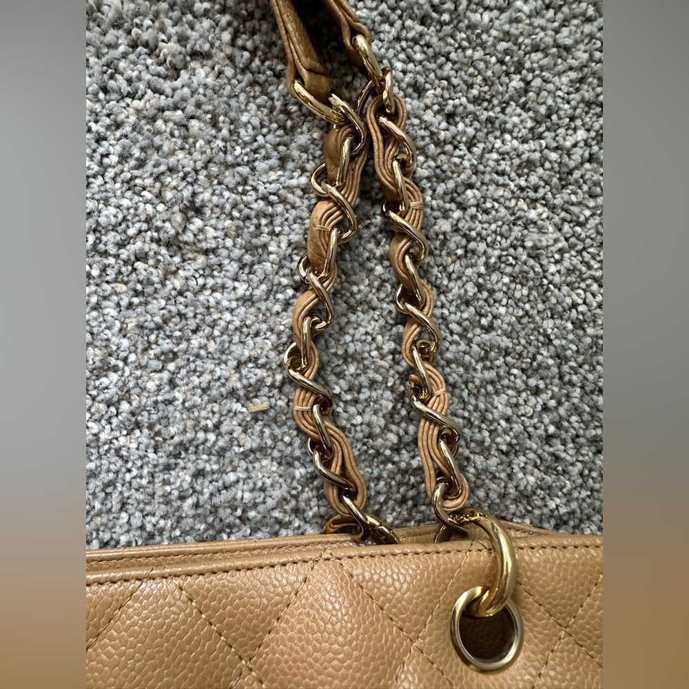 EUC💛Chanel Caviar Leather Petite Shopping Tote Beige - Picture 9 of 15